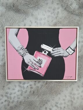 Chanel No. 5 Perfume Design wall decor + Hello Fabulous Freebie!